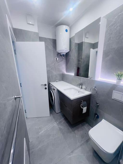 Ferienwohnung Deluxe Flat With Garden_Tirana Exterior foto