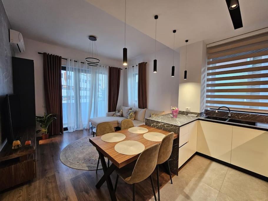 Ferienwohnung Deluxe Flat With Garden_Tirana Exterior foto